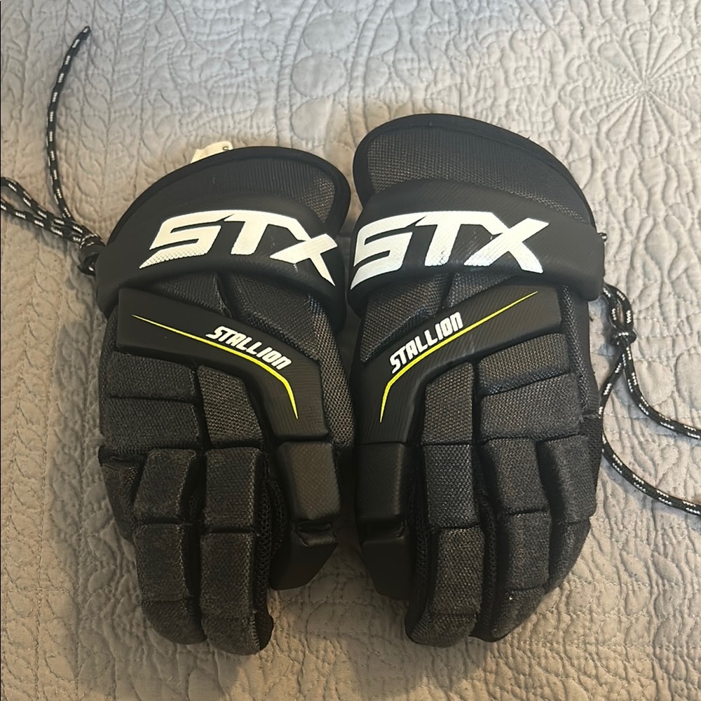 STX stallion 200 Lacrosse Gloves